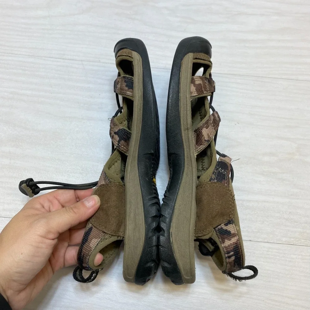 Keen Newport H2 Waterproof Trekking Sandals Womens Size 8 Brown Camouflage‎